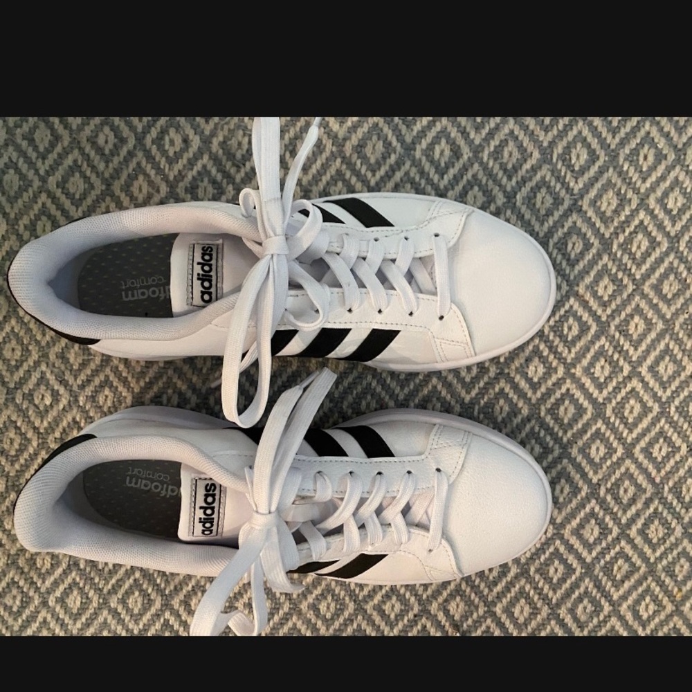 Adidas Sneakers